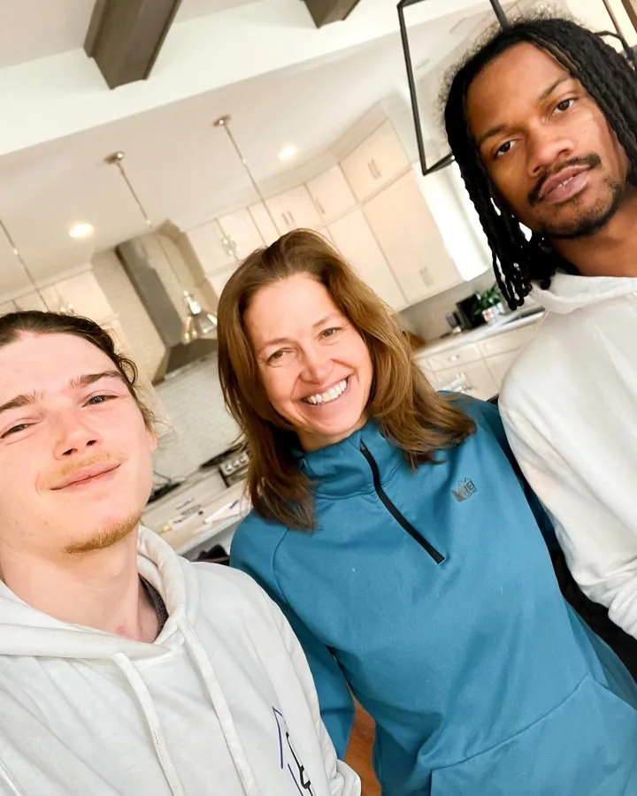Junkdrop crew smiling with a customer